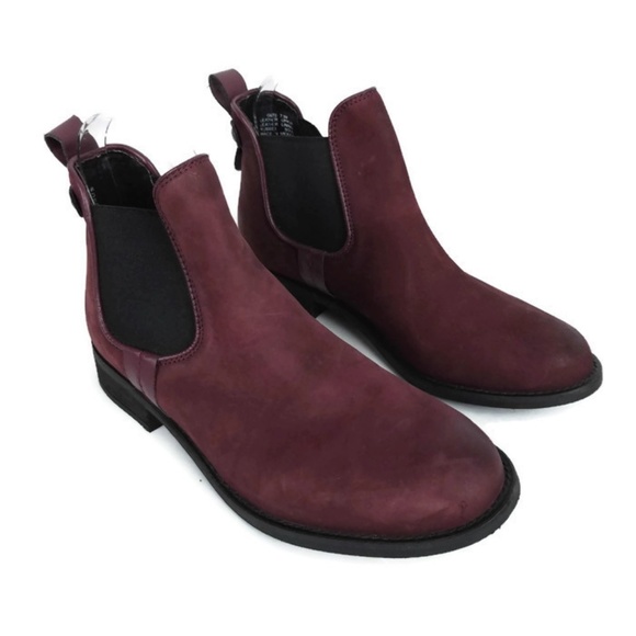 Steve Madden Shoes - Steve Madden Gilte Chelsea Bootie Leather Suede